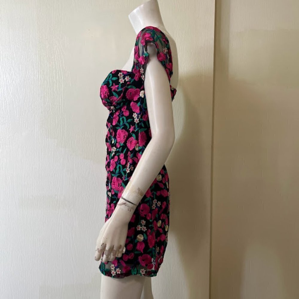 Missguided Dress 4 - Picture 3 of 5